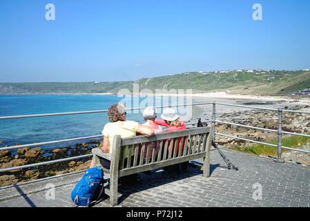 Sennen Cove et plage sur une chaude journée d'été Cornwall England UK Banque D'Images