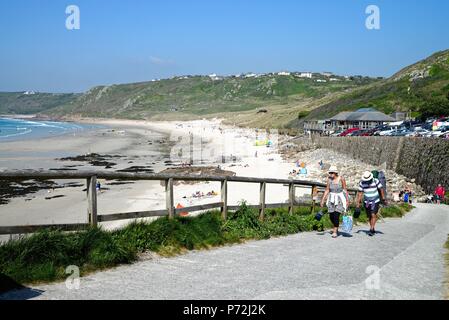 Sennen Cove et plage sur une chaude journée d'été Cornwall England UK Banque D'Images