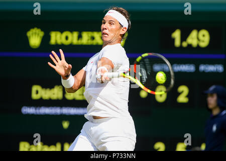 Londres, Royaume-Uni. 3 juillet, 2018. Rafael Nadal (ESP) Tennis : Rafael Nadal de l'Espagne au cours de la première ronde du tournoi de Wimbledon le match Tennis Championships contre Dudi Sela d'Israël à l'All England Lawn Tennis et croquet Club à Londres, Angleterre . Credit : AFLO/Alamy Live News Banque D'Images