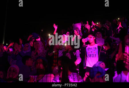 Bireh, Cisjordanie, territoire palestinien. 3 juillet, 2018. Assister à un concert par les Palestiniens chanteur jordanien Hussein Salman à al-Bireh Festival, dans la ville cisjordanienne Bireh, le 3 juillet 2018 Crédit : Shadi Hatem/APA/Images/fil ZUMA Alamy Live News Banque D'Images