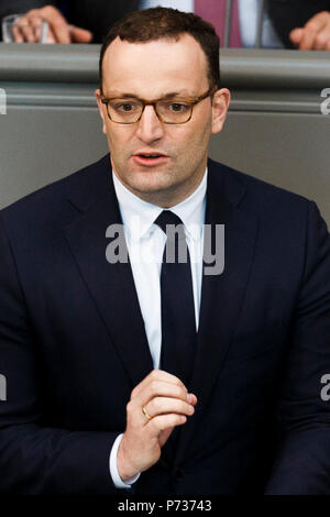 Berlin, Allemagne. 06Th Juillet, 2018. Le ministre de la santé allemand Jens Spahn de l'Union chrétienne-démocrate (CDU) parle à une session du Bundestag allemand. Crédit : Carsten Koall/dpa/Alamy Live News Banque D'Images