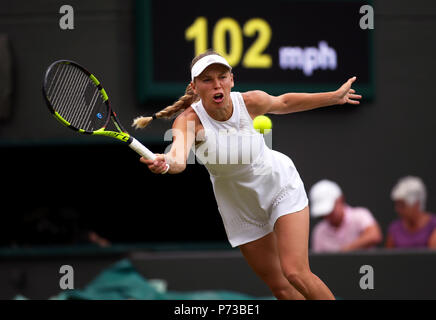 Londres, Angleterre - Juillet 4th, 2018. Wimbledon Tennis : Caroline Wozniacki numéro 2 du Danemark au cours de son match contre Ekaterina Makarova au deuxième tour à Wimbledon aujourd'hui. Crédit : Adam Stoltman/Alamy Live News Banque D'Images