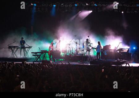 Milwaukee, Wisconsin, États-Unis. 3 juillet, 2018. Favoriser les personnes pendant le Festival de musique Summerfest à Henry Maier Festival Park à Milwaukee, Wisconsin Crédit : Daniel DeSlover/ZUMA/Alamy Fil Live News Banque D'Images