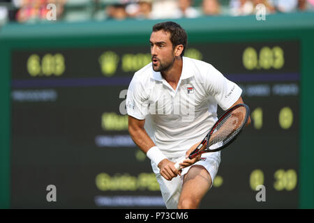 Londres, Royaume-Uni. 4 juillet 2018, l'All England Lawn Tennis et croquet Club, Londres, Angleterre ; le tennis de Wimbledon, jour 3 ; Marin Cilic de Croatie chasse le drop shot et retourne à Pella de l'Argentine : l'action de Crédit Plus Sport Images/Alamy Live News Banque D'Images