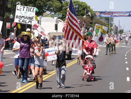 Los Angeles, Californie, USA. 4 juillet, 2018. Les participants au cours de la 4ème mars Parade de juillet à South Pasadena, Californie le 4 juillet 2018. Ringo : crédit Chiu/ZUMA/Alamy Fil Live News Banque D'Images