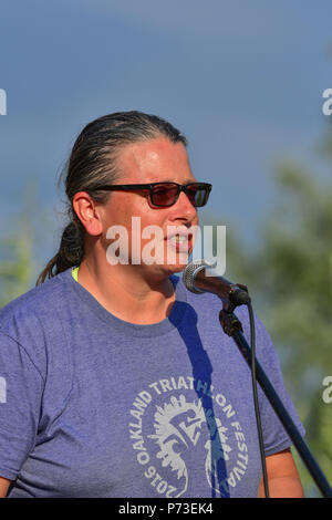 Comté de Tyrone, UK. 4 juillet, 2018. Chas Jewett, Cheyenne River Sioux Tribe et Standing Rock Indian Reservation protecteur contre l'eau pipelines passant par leurs terres natales, partage des récits de son combat et tribus partage une célébration de la culture et de la nature de l'Irlande avec certains des militants de groupes qui luttent contre la destruction de la terre. Comté de Tyrone : UK:4 Juillet 2018 Crédit : Mark Winter/Alamy Live News Banque D'Images