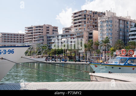 PALMA DE MAJORQUE, ESPAGNE - 9 NOVEMBRE 2011 : les bateaux et hôtels le long du Paseo Maritimo, le 9 novembre 2011 à Palma de Majorque, îles Baléares, Spa Banque D'Images