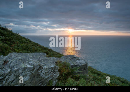 Coucher du soleil à Vallée des Roches, Lynmouth, sur une soirée d'été Banque D'Images