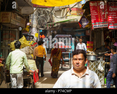 Scène de rue à Sangatrashan Bazar, New Delhi, Inde Banque D'Images
