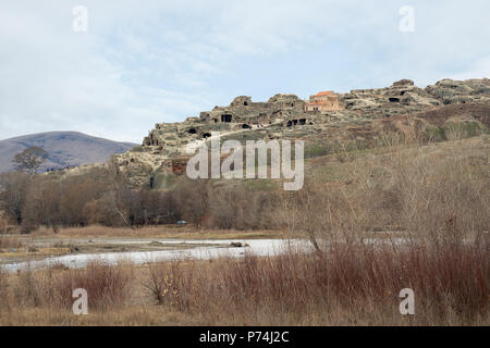 Uplistsikhe est une ancienne ville rupestres dans l'est de la Géorgie, 10km de Gori. Il contient différentes structures datant de l'âge du fer à la fin Banque D'Images