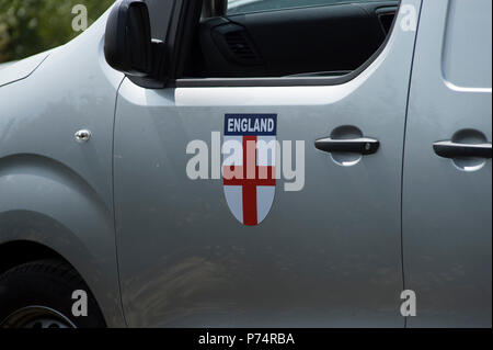 Londres. 4 juillet 2018. Angleterre autocollant sur une van commercial pendant la Coupe du Monde 2018 Banque D'Images