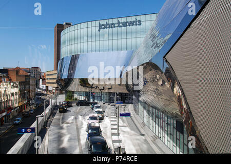 Birmingham, UK : 29 Juin 2018 : Taxi à la John Lewis department store Birmingham. John Lewis vend des marchandises haut de gamme et les aliments de luxe. Banque D'Images