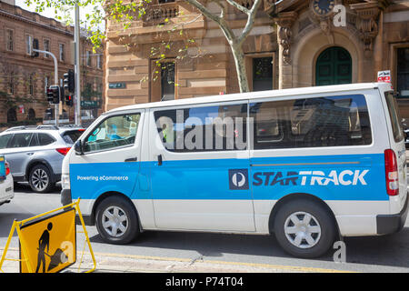 L'Australia Post Startrack véhicule de livraison de colis à Sydney, Australie Banque D'Images