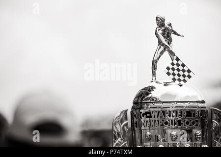 Le célèbre trophée Borg-Warner à la course Indy 500. Credit : Andy Clary / Spacesuit Médias. Banque D'Images