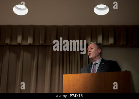 WASHINGTON (1 juillet 2014) -- La vice-secrétaire de la Défense Robert O. Travaux assiste à un dîner d'Iftar au Pentagone pour célébrer le mois sacré du Ramadan. DoD Banque D'Images