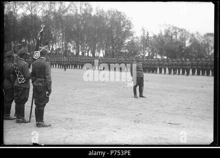 77 Witczak-WitaczyŻałoba Narcyz ński - w 1 Pułku Krzyzowa Konnych po śmierci marsz. Józefa Piłsudskiego (107-729-1) Banque D'Images