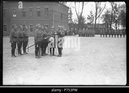 77 Witczak-WitaczyŻałoba Narcyz ński - w 1 Pułku Krzyzowa Konnych po śmierci marsz. Józefa Piłsudskiego (107-729-3) Banque D'Images