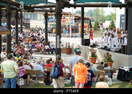 ST. PAUL, au Minnesota (16 août 2000 31, 2015) Le pays de la bande de la Marine américaine effectue actuellement à la foire de l'État du Minnesota à St Paul, Minn. La Marine Band tournée de 14 représentations dans six États, qui vient en aide aux collectivités qui n'ont pas l'habitude voir la Marine au travail. Banque D'Images