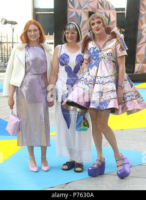 Jun 06, 2018 - Florence, Philippa Perry Perry et Grayson Perry assistant à Royal Academy of Arts 250e Exposition de l'été partie Aperçu à Burlington Ho Banque D'Images