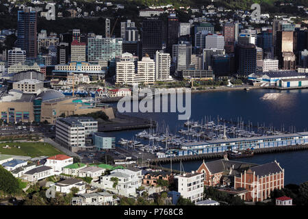 High angle view of Lambton Harbour et du centre-ville de Wellington, Nouvelle-Zélande Banque D'Images