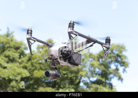 Drone haute puissance avec l'appareil photo Banque D'Images