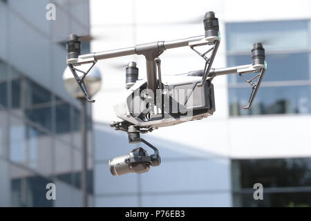 Drone haute puissance avec l'appareil photo Banque D'Images