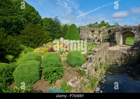 Leeds Castle Gardens barbican Banque D'Images