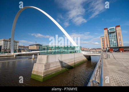 Millennium Bridge à Newcastle-Upon-Tyne Banque D'Images