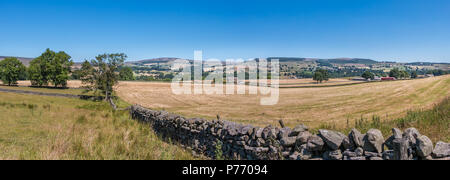 North Pennines paysage panoramique, Eggleston village depuis la gare à pied, Tees, Mickleton, Teesdale UK en été, le soleil et un ciel bleu clair Banque D'Images