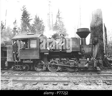 . Anglais : l'équipage et la femme Wynooche avec Timber Company's 0-6-4 saddle tank Baldwin locomotive, Montesano, ca. 1921 . Anglais : Légende sur l'image : Wynooche Co. c. Kinsey Photo, Seattle. No 4 PH Coll 516,5221 Le Wynooche Timber Company a commencé ses opérations ca. 1913 avec siège à Hoquiam et opérations forestières dans les Ecorchés. Il a été nommé pour Wynooche Valley dans le nord-est de Grays Harbor Comté. Wynooche Timber Company a été acheté par Schafer Brothers Logging Company ca. 1927. Sujets (LCTGM) :--Washington (État) locomotives ;--Washington (État) ; les femmes--Washington Banque D'Images