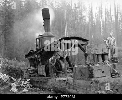 . Anglais : Donkey moteur et équipage, Wynooche Timber Company, près de Montesano, ca. 1921 . Anglais : Légende sur l'image : Wynoche Log. Co., Montesano, Wn. C. Kinsey Photo, Seattle. N° 64 PH Coll 516,5161 Le Wynooche Timber Company a commencé ses opérations ca. 1913 avec siège à Hoquiam et opérations forestières dans les Ecorchés. Il a été nommé pour Wynooche Valley dans le nord-est de Grays Harbor Comté. Wynooche Timber Company a été acheté par Schafer Brothers Logging Company ca. 1927. Montesano, le siège du comté de Grays Harbor Comté, est à 13 kilomètres à l'est d'Aberdeen sur la rivière Chehalis, près de l'embouchure de l'Wynooche Banque D'Images