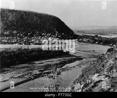 . Anglais : Klondike City, ou 'Lousetown', de l'autre côté de la rivière Klondike, de Dawson, Territoire du Yukon, le 16 septembre 1898. Anglais : Légende sur l'image : 'Mouth de Klondike River Sept 16 '98'' photographie originale par Eric A. Hegg 561 copié par Webster et Stevens 369.A . L'or du Klondike. Sujets (LCTGM) : rivières--Yukon ; Villes & villages--Yukon Sujets (LCSH) : Klondike River (Yukon) ; Klondike City (Yukon) . 18986 Klondike City, ou "Lousetown", de l'autre côté de la rivière Klondike, de Dawson, Territoire du Yukon, le 16 septembre 1898 (605) HEGG Banque D'Images