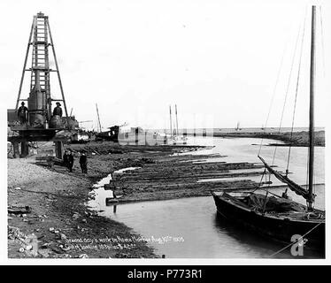 . Anglais : Transport par allège sur plage, Nome, août 1905 . Anglais : Légende sur l'image : Deuxième journée de travail sur le port de Nome, 10e Août 1905. Coût de l'atterrissage 103 pieux, 42,00 $. Photo par F.H. 12 août 1905, Nowell. 4125 sujets (LCTGM) : bateaux--Alaska--Nome ; SCIAGE ; Beaches--Alaska--Nome Sujets (LCSH) :--d'allège--Nome en Alaska . 19057 Transport par allège sur plage, Nome, août 1905 NOWELL (96) Banque D'Images