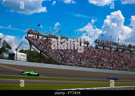 Pilote de course Danica Patrick ou l'équipe de course Ed Carpenter dans sa voiture numéro 13 sur la voie de la course Indy 500. Credit : Shivraj Gohil Spacesuit / Médias. Banque D'Images