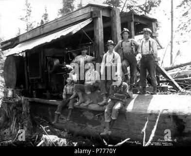 . Anglais : âne gaz moteur et équipage, Coucher du soleil Timber Company, Washington, ca. 1920 . Anglais : Légende sur l'image : No 10, coucher Tmbr Co PH Coll 516,4356 Sujets (LCSH) : xyz . vers 1920 5 âne gaz moteur et équipage, Coucher du soleil Timber Company, New York, 1920 (KINSEY 2578) Banque D'Images