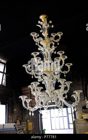 Lustre en verre de Murano, atelier, Venise, Italie Banque D'Images