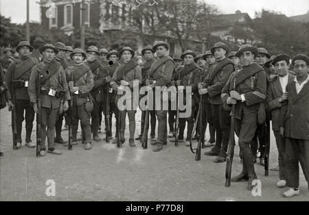 18 Concentración de tropas en la playa de Ondarreta, con destino a guerra de África (7 de 8) - Fondo Car-Kutxa Fototeka Banque D'Images