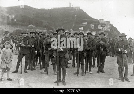 18 Concentración de tropas en la playa de Ondarreta, con destino a guerra de África (6 de 8) - Fondo Car-Kutxa Fototeka Banque D'Images