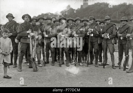 18 Concentración de tropas en la playa de Ondarreta, con destino a guerra de África (5 de 8) - Fondo Car-Kutxa Fototeka Banque D'Images