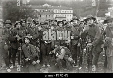 18 Concentración de tropas en la playa de Ondarreta, con destino a guerra de África (1 de 8) - Fondo Car-Kutxa Fototeka Banque D'Images