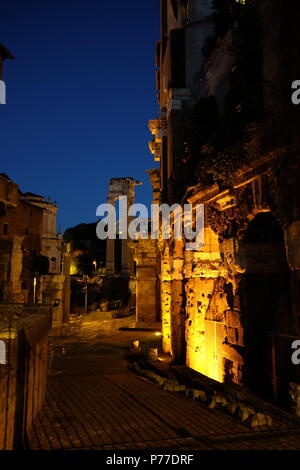 Temple d'Apollon Sosien du portique d'Ottavia dans Rome, Italie Banque D'Images