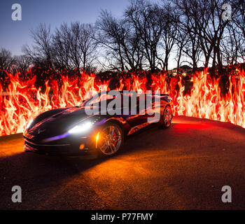 Noir avec intérieur rouge C7 Corvette Stingray entouré par le feu le 19 décembre 2017 à Omaha Nebraska USA Banque D'Images