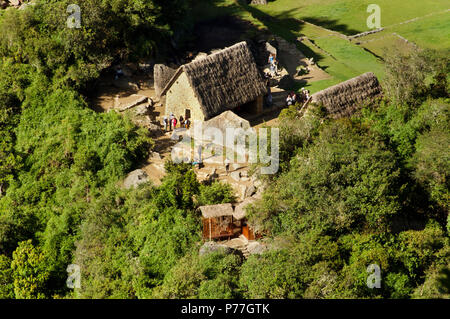 Close Up Rocher sacré & Réunion Hut, Machu Picchu au lever du soleil, au Pérou Banque D'Images