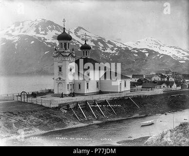. Anglais : église orthodoxe russe, la cathédrale de la Sainte Ascension du Christ, Iliuliuk Unalaska, Bay, Alaska, ca. 1901. Anglais : Légende sur l'image : 'Église à Unalaska, Alaska' image d'origine dans l'album 37 Hegg, page 17. Sujets (LCTGM) : eglises orthodoxes--Alaska--Unalaska ; baies (plans d'eau) ----l'Alaska Montagnes Unalaska ;--Alaska--Sujets Unalaska (LCSH) : Cathédrale de la Sainte Ascension du Christ ; Église catholique grecque orthodoxe russe d'Amérique--Alaska-- ; Unalaska Unalaska (Alaska) ; Iliuliuk Bay (Alaska) . vers 1901 11 Eglise orthodoxe russe, la cathédrale de la Sainte Ascension de C Banque D'Images
