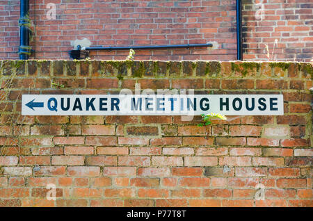 Inscription peinte sur mur de brique en direction de Temple Quaker également connu sous le nom de Friends Meeting House Banque D'Images