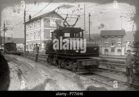 59 Tren eléctrico en la Estación del Topo de Errenteria (1 de 3) - Fondo Car-Kutxa Fototeka Banque D'Images