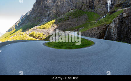 Un virage en épingle sur le Col Trollstigen, Norvège Banque D'Images