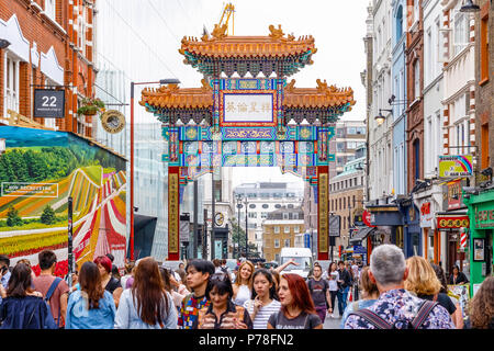 Londres, Royaume-Uni - 22 juin 2018 - London Chinatown dispose de restaurants chinois, des boulangeries et des boutiques de souvenirs à Soho area Banque D'Images