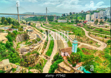 La Salah Bey viaduc à travers le Canyon Rhummel à Constantine - Algérie, Afrique du Nord Banque D'Images