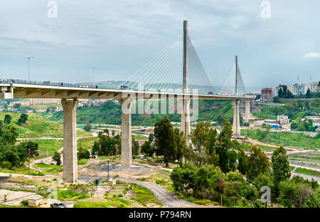 La Salah Bey viaduc à travers le Canyon Rhummel à Constantine - Algérie, Afrique du Nord Banque D'Images